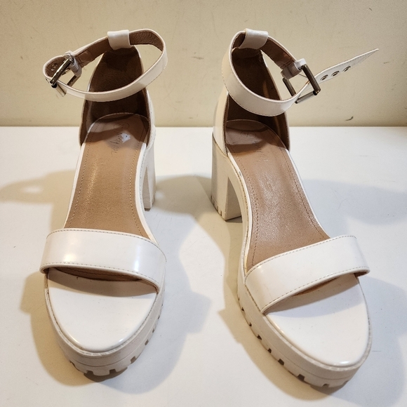 Nasty Gal White Platform Wrap Ankle Sandals size 9 - Picture 6 of 14